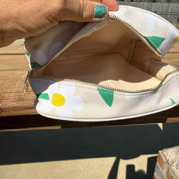 NWOT Marc Jacobs Beige Floral Daisy Pouch Cosmetic Travel Bag - Picture 7 of 9